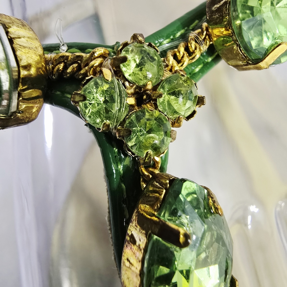 XOXO Women's Green Gem Golden Rosebud Sandals Sz 7 Fits 8 NWT - Picture 9 of 13